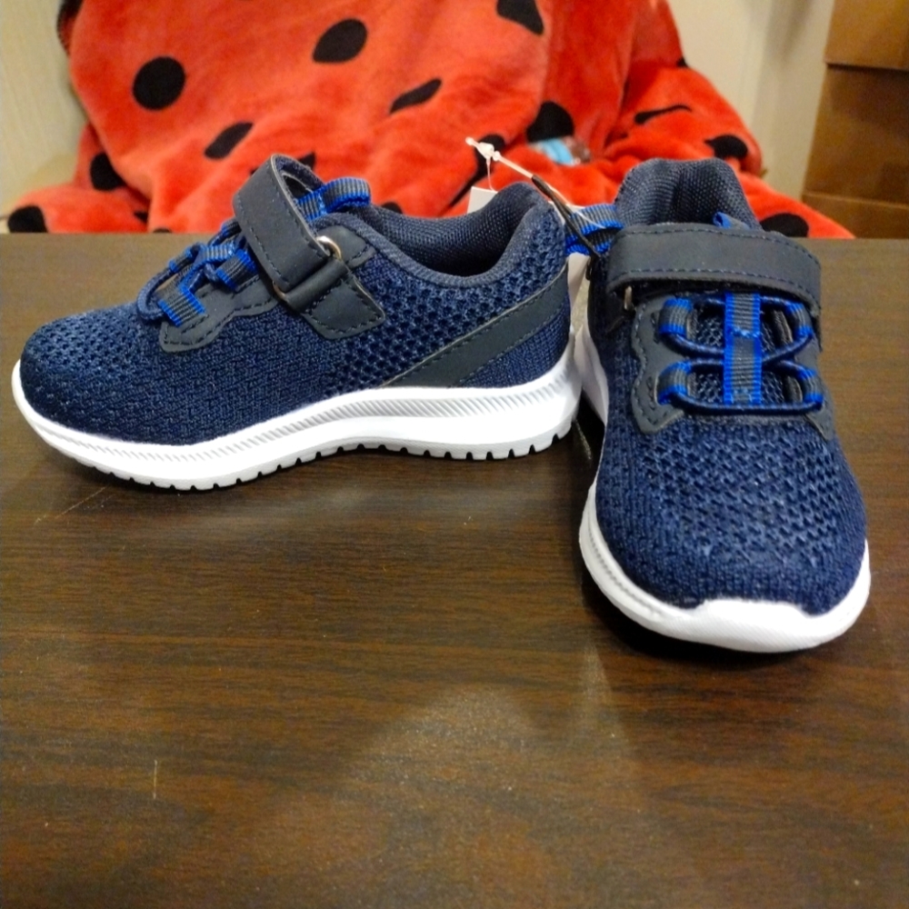 Runside boys tennis shoes, size 6, blue and black, new with tags